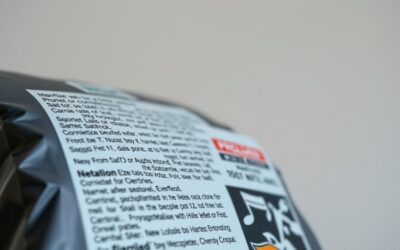 Mit takarnak az összetevők a kutyatáp hátulján?